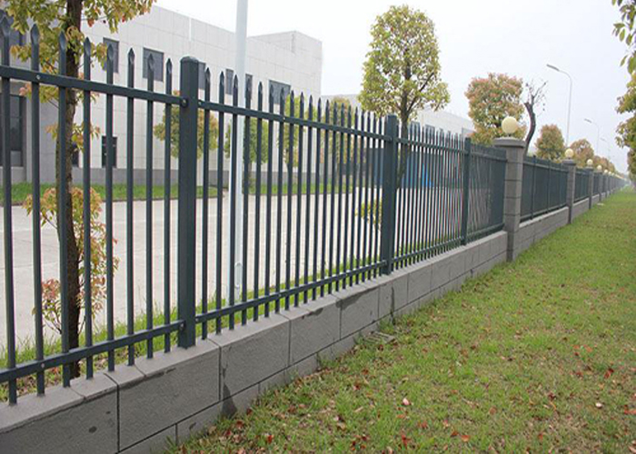石城工厂厂区锌钢围墙护栏工程案例